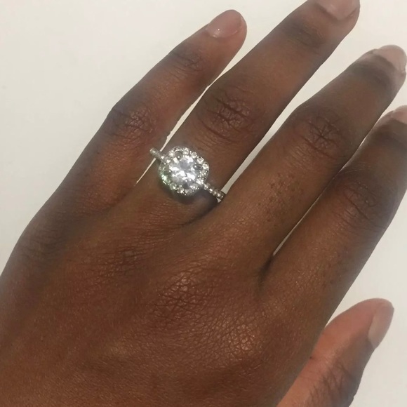 AAA WHITE ZIRCON CUBIC RING - Picture 1 of 6
